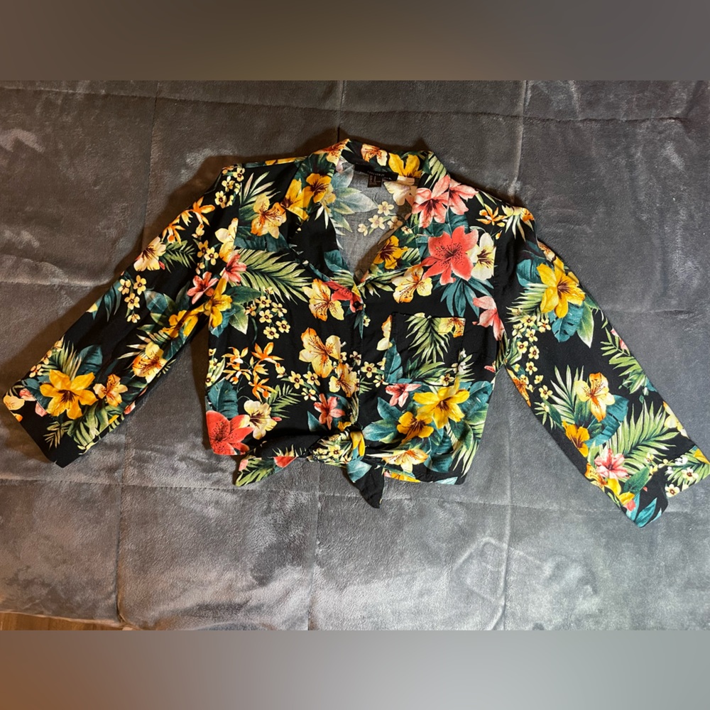 Flower knot crop top